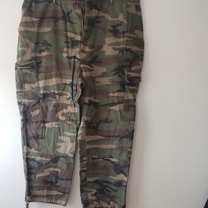 FOREVER 21 army fatigue/ camo cargo pants